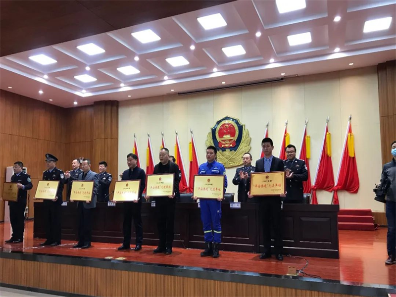 济宁市蓝天救援队荣获2020年度“平安共建”先进单位荣誉称号